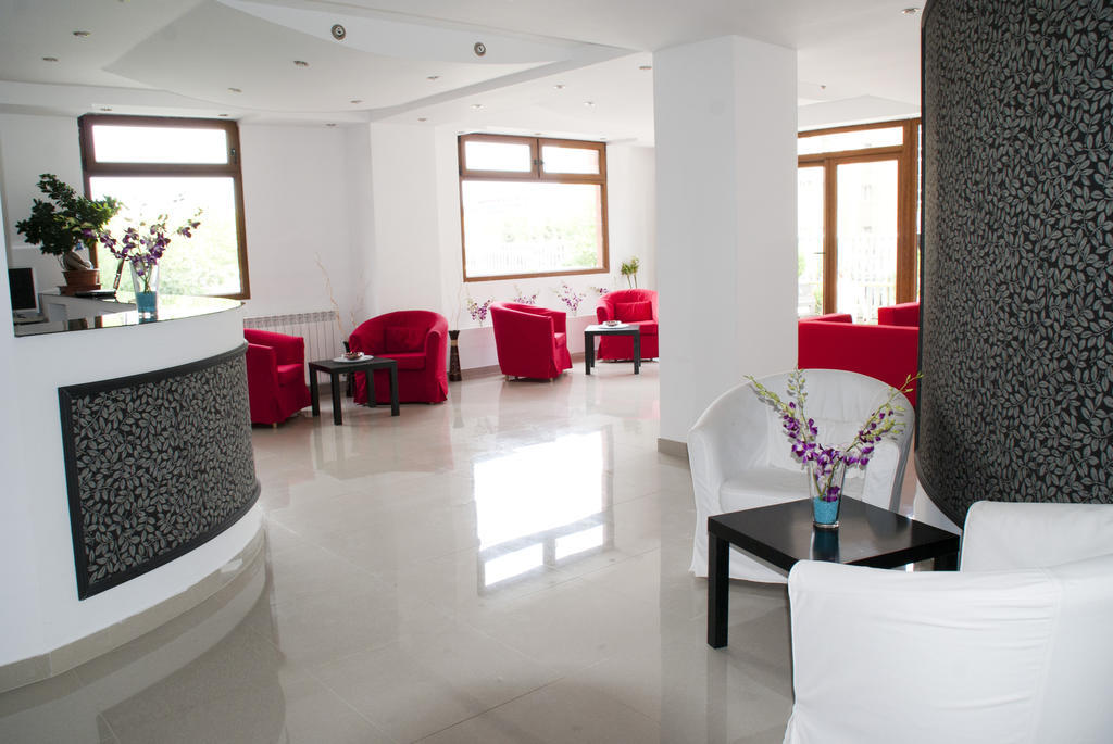 Hotel Отопени Екстериор снимка