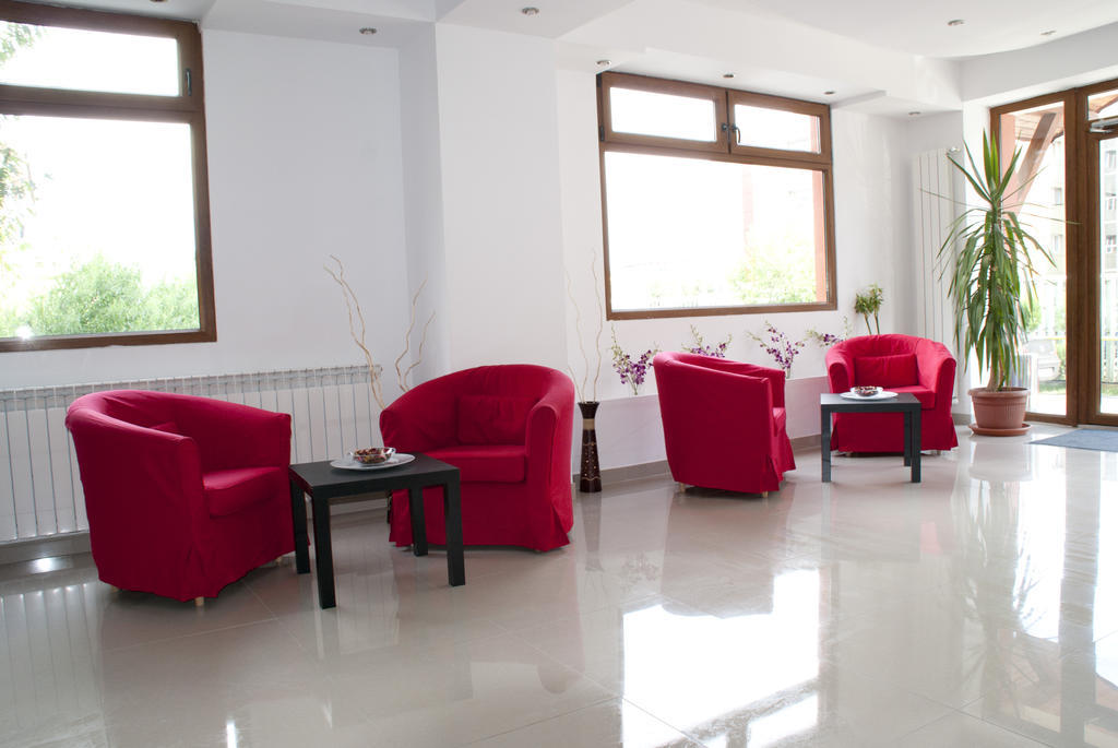Hotel Отопени Екстериор снимка