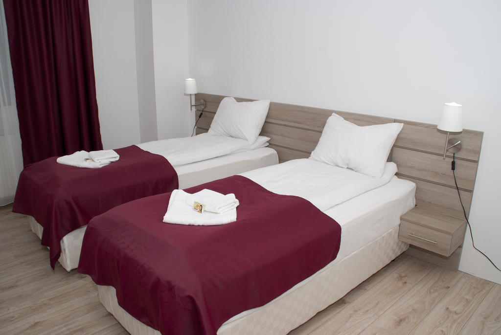 Hotel Отопени Стая снимка